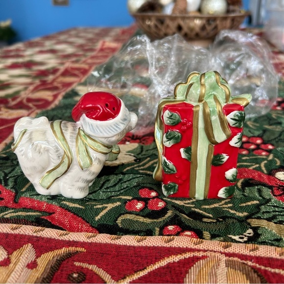 Fitz & Floyd Kitty Kringle Salt and Pepper Shaker Set - Picture 7 of 9